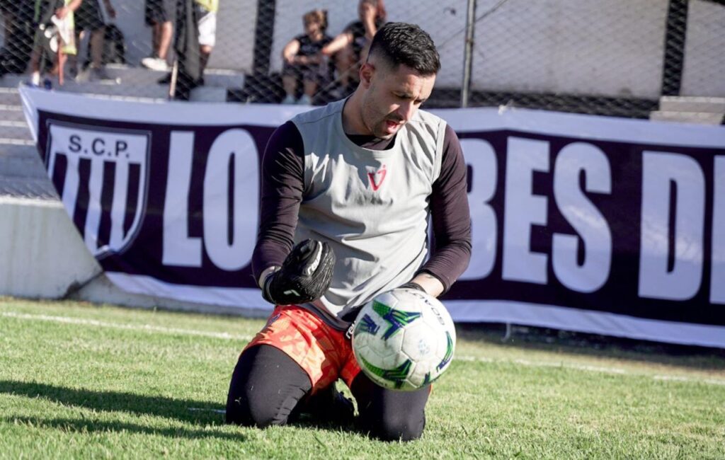 Sobre la hora y con polémica: Pacífico venció 2 a 1 a Pedal por el Torneo Regional gabriel gonzalez pacifico pedal